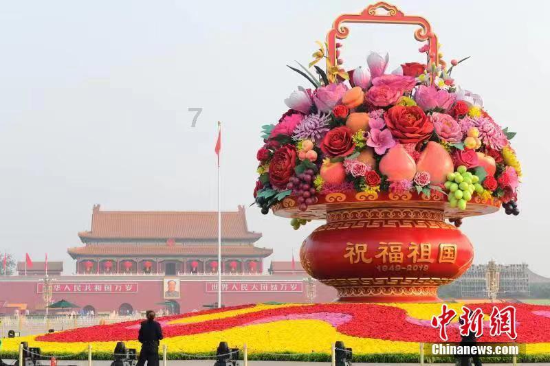 “圈占”免费停车位用于收费运营
